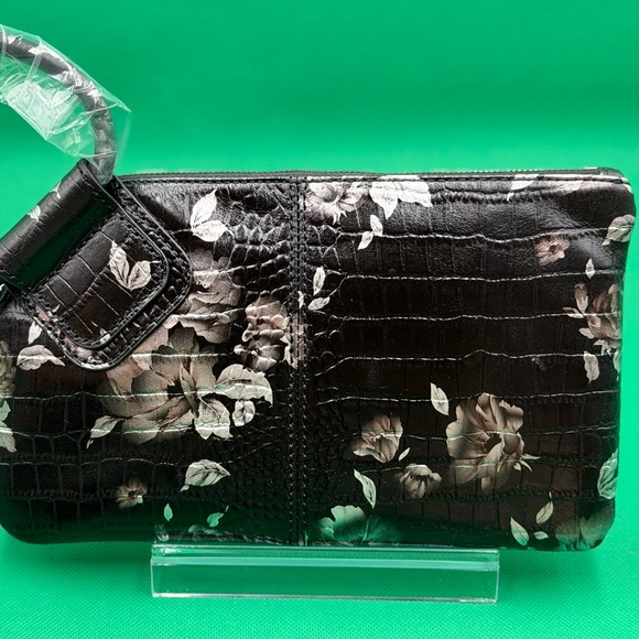 HOBO Sable Black and White Rose Floral Wristlet Bag, New - Picture 6 of 7